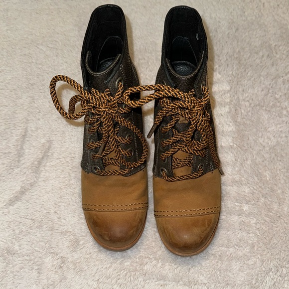 EUC Sorel 1964 Premium Wedge Booties Elk Grey Faux Snakeskin Waterproof Leather - Picture 3 of 9